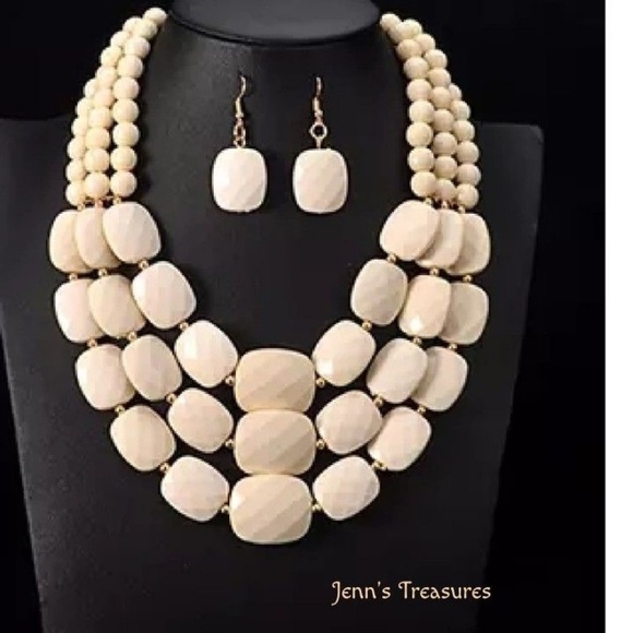 Fashion Jewelry Jewelry - Vintage Creamy White Chunky Beaded Necklace
